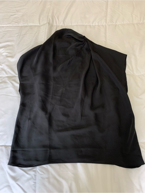 Aritzia Tops - New with tags ARITIZIA Bavarian top womens size M